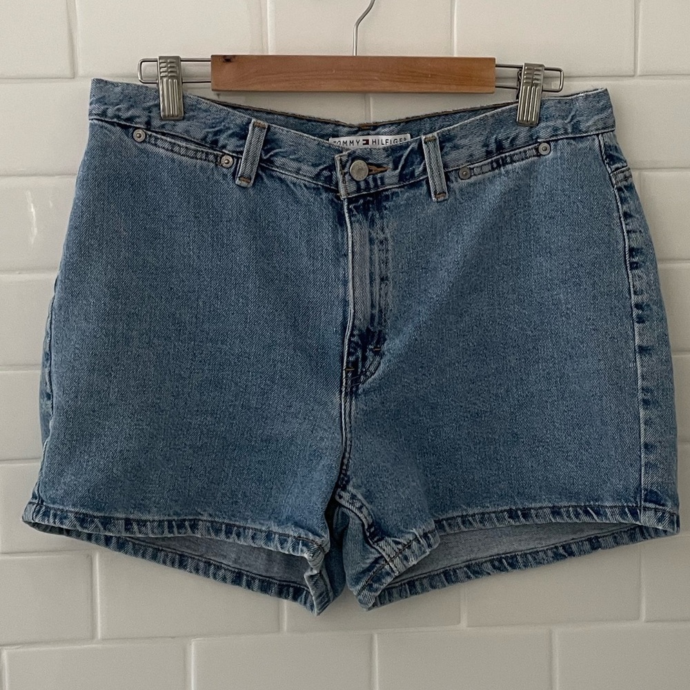 Vintage High Waist Tommy Hilfiger Shorts - Picture 2 of 5